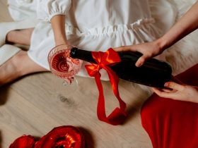 Een wijnfles met een gepersonaliseerd wijnetiket is het ideale valentijnscadeau